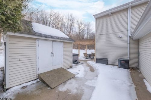 30 Stratfordshire Dr, Wantage NJ  07461-4223 exterior