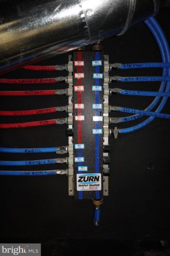 1525 Hicks St, Philadelphia PA  19146-4820 exterior