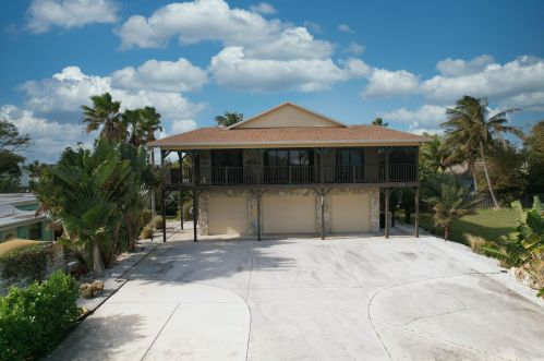 1111 Ocean Dr, Fort Pierce FL  34949-3335 exterior