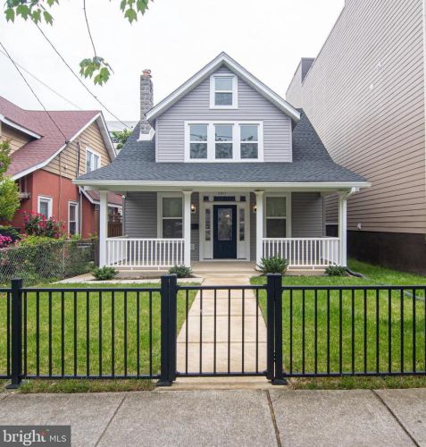 2911 17th St, Washington DC  20018-1825 exterior