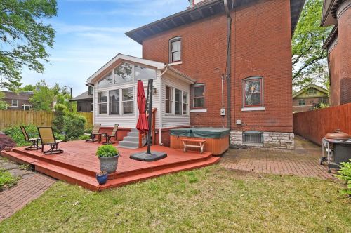 2909 Accomac St, Saint Louis MO 63104-2217 exterior