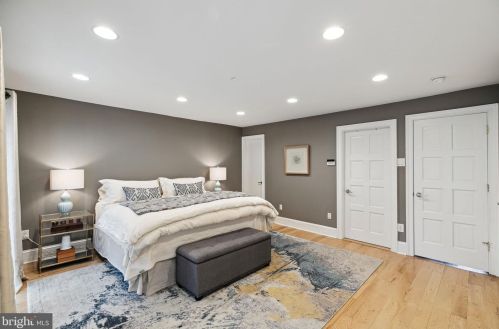 128 Bainbridge St, Philadelphia PA  19147-2402 exterior