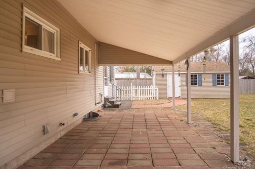 8 Arthur Ave, Enfield CT 06082-2502 exterior