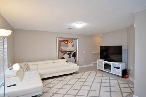 9073 Gervais Cir, Naples, FL 34120-4782