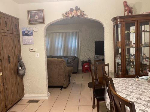 208 Keith Ave, Waukegan IL 60085-2136 exterior