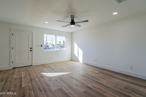 3202 Captain Dreyfus Ave, Phoenix AZ 85032-6706 exterior