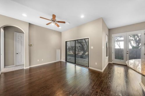 6916 Barstow Ct, Austin TX  78749-4104 exterior