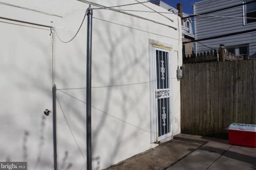 6705 Glenloch St, Philadelphia PA 19135-2224 exterior