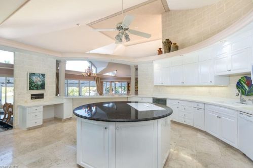 925 Spyglass Ln, Naples FL 34102-7735 exterior