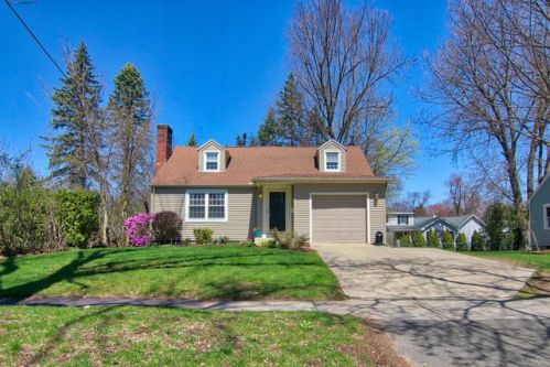 204 Maple Rd, Springfield MA  01106-3100 exterior