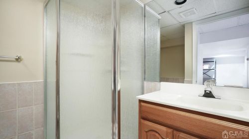 110 John St, Clark NJ 07066-1828 exterior