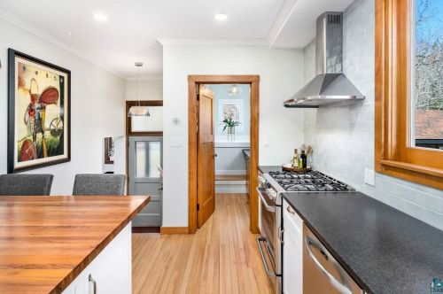 301 Oxford St, Duluth MN 55803-2327 exterior