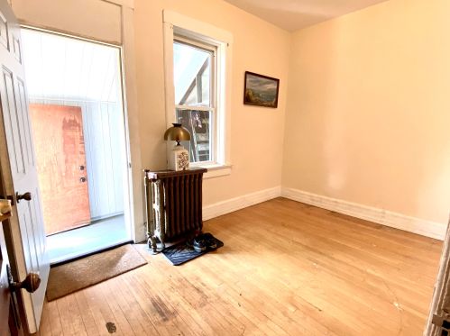 1985 Muskego Ave, Milwaukee WI 53204-3600 exterior