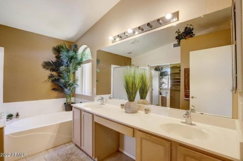 530 Bluefield Ave, Phoenix AZ 85032-1420 exterior