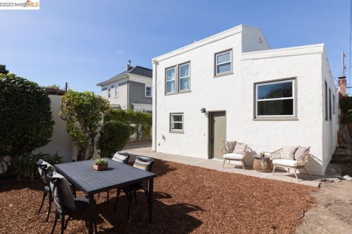 2246 Carleton St, Berkeley CA 94704-3225 exterior