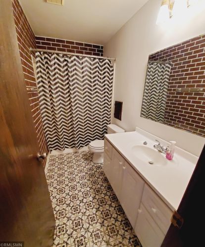 2447 Cowern Pl, Saint Paul MN 55109-4072 exterior