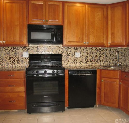 3709 Birchwood Ct, New Brunswick, NJ 08902-3905