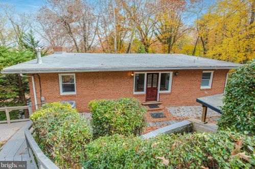 5837 Biscayne Dr, Alexandria VA  22303-1925 exterior