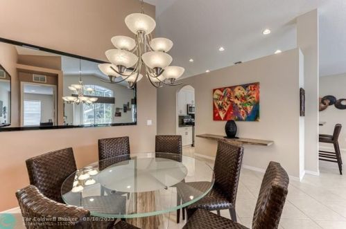 7948 Lando Ave, Boynton Beach FL 33437-6359 exterior