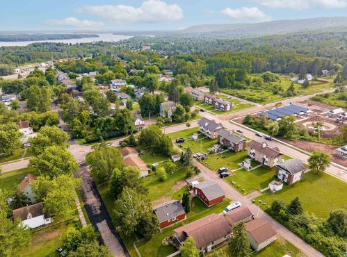 215 70 Ave, Duluth MN 55807-1809 exterior