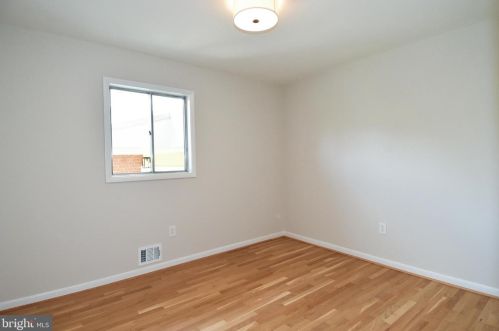 2879 Glenora Ln, Rockville MD 20850-3055 exterior