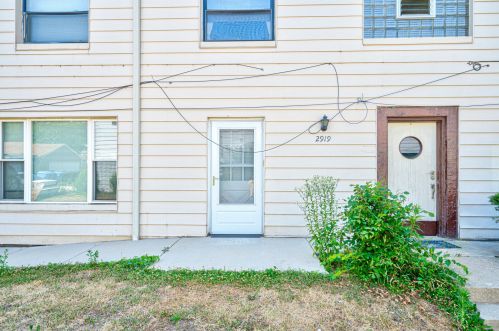 2919 Berwyn Ave, Chicago, IL 60625-4001