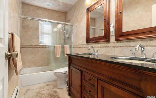 1045 Lawrence Ct, Valley Stream NY 11581-2709 exterior