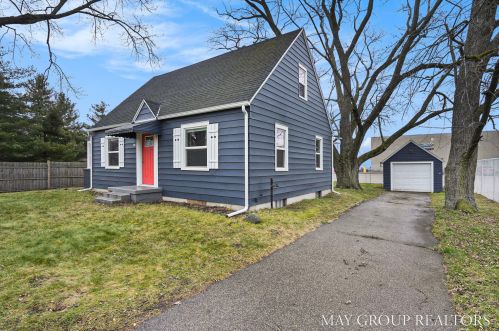 612 32nd St, Grand Rapids, MI 49548-2306