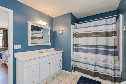 6 Chief St, Enfield CT 06082-5143 exterior