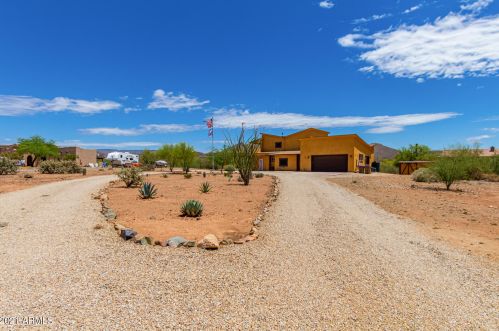 39813 3rd St, Phoenix, AZ 85086-7401