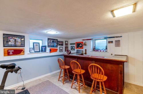 5 Lexington Ave, Pittsburgh PA 15215-3218 exterior