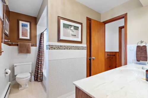 2421 Corona Rd, Waukegan IL 60087-4042 exterior