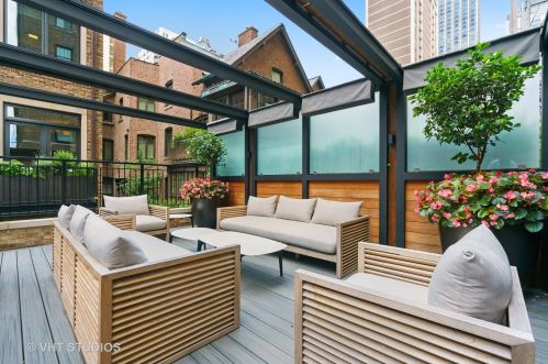 1449 Astor St, Chicago IL 60610-1608 exterior