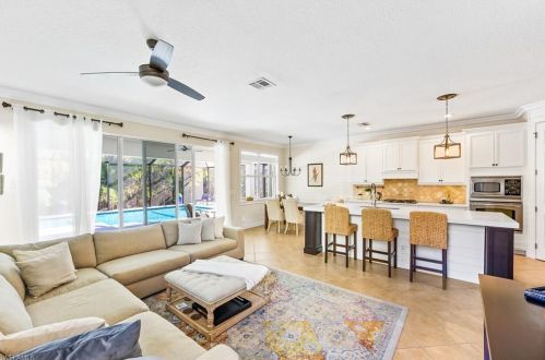 12631 Biscayne Ct, Naples FL 34105-4935 exterior