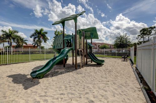 2544 Marshfield Ct, Fort Pierce FL 34953-4369 exterior