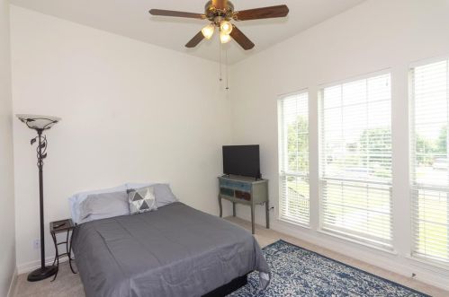 12504 Emerald Oaks Dr, Austin TX 78748 exterior