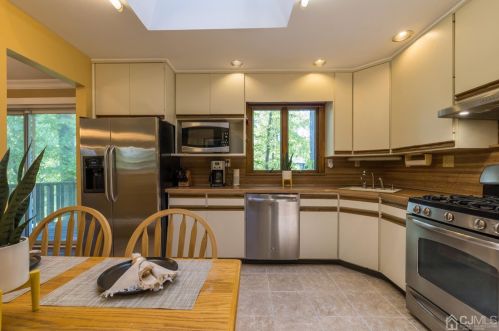 2350 Plainfield Ave, Piscataway NJ 08854-4045 exterior