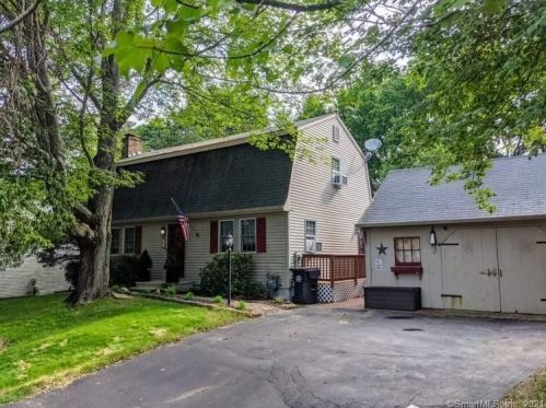 45 Forest Dr, Uncasville, CT 06382-1423