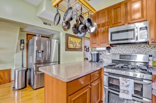 4214 Bernard St, Chicago IL 60618-1104 exterior