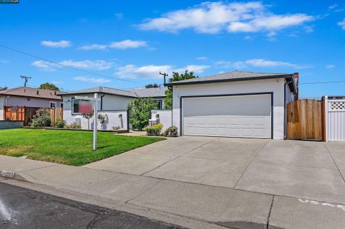 1519 Heartwood Dr, Concord CA 94521-1939 exterior