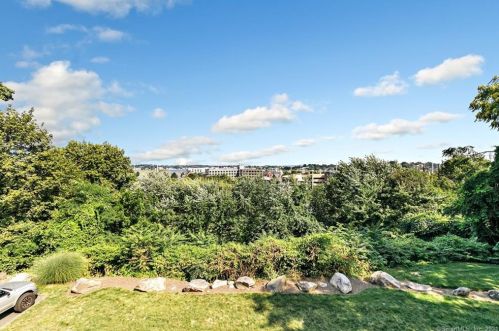 178 Flax Hill Rd, Norwalk CT 06854-2865 exterior