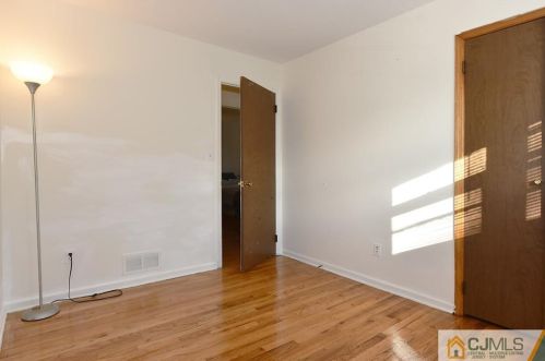 226 Prospect Ave, Green Brook NJ  08812-1418 exterior