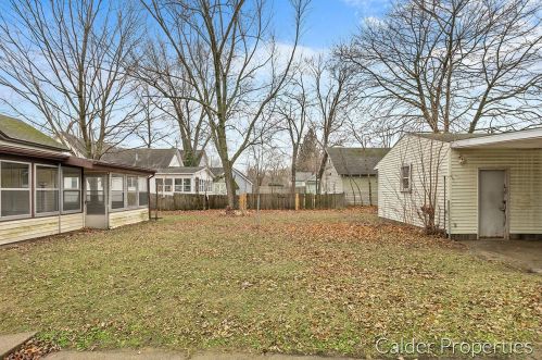 1472 Montgomery Ave, Meskegon MI 49441-1763 exterior