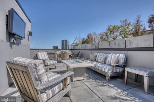 308 2nd St, Philadelphia PA 19133-0040 exterior