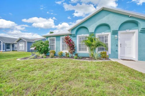 211 Kestor Dr, Fort Pierce FL 34953-5426 exterior