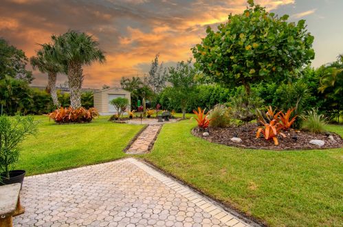 1738 Dominic Ave, Fort Pierce FL 34952-5815 exterior