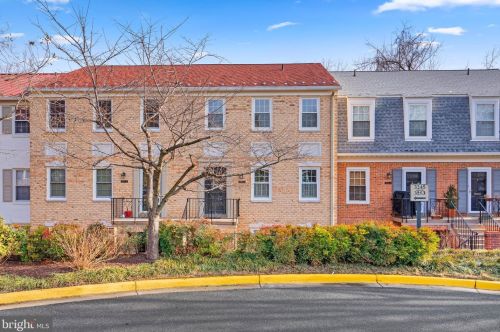 3247 Sutton Pl, Washington DC  20016-7528 exterior