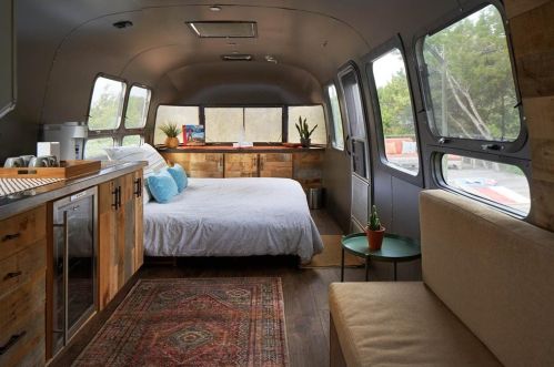 610 Crystal Crk Dr, Austin TX 78746-4728 exterior