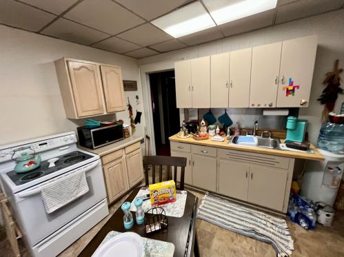 962 37th St, Milwaukee, WI 53215-1418