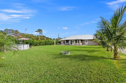 5417 Palmetto Dr, Fort Pierce FL  34982-7481 exterior